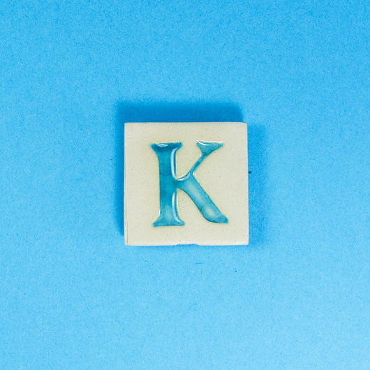 magnesy Ceramiczny magnes, niebieska literka K