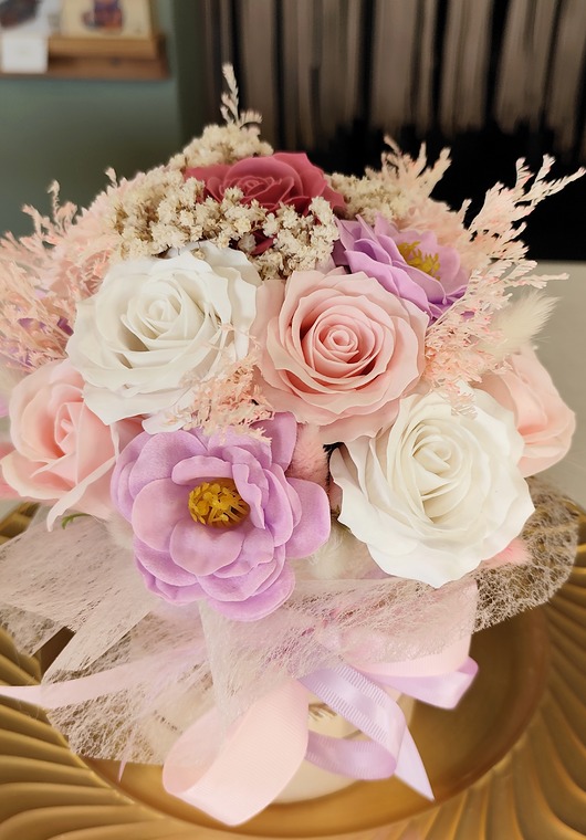 dodatki - różne Flowerbox mydlany na prezent dla mamy chrzestnych świadków