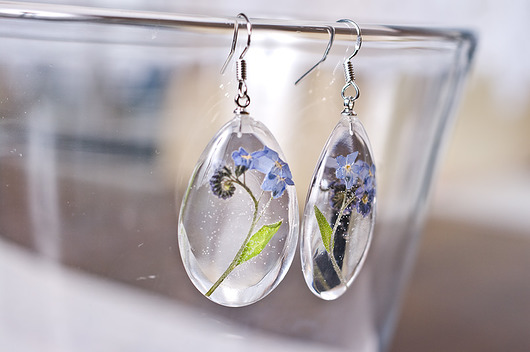 Kolczyki z niezapominajkami w żywicy So Jewelry