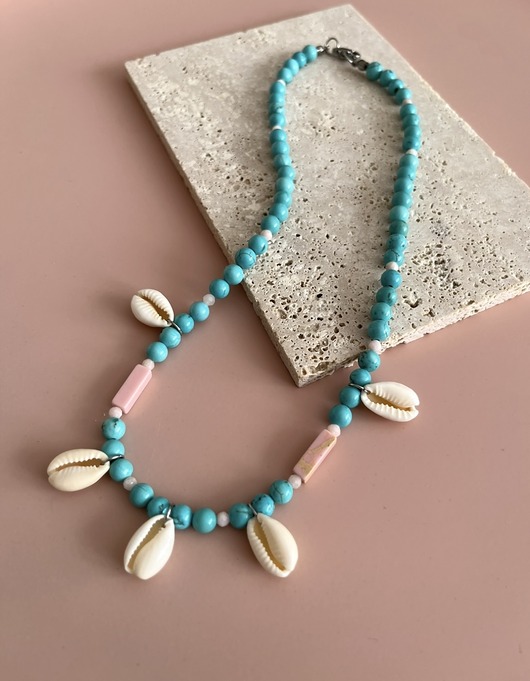 naszyjniki - inne Naszyjnik Shellia z muszelkami, howlitem, jaspisem i morganitem