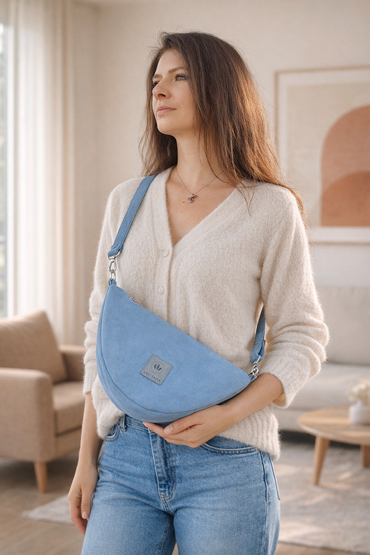 saszetka nerka Banana zamszowa torebko nerka Błękitna