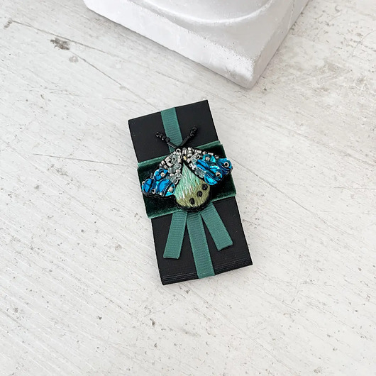 broszki Broszka ART BZYK 2 ręcznie haftowana przypinka owady koraliki