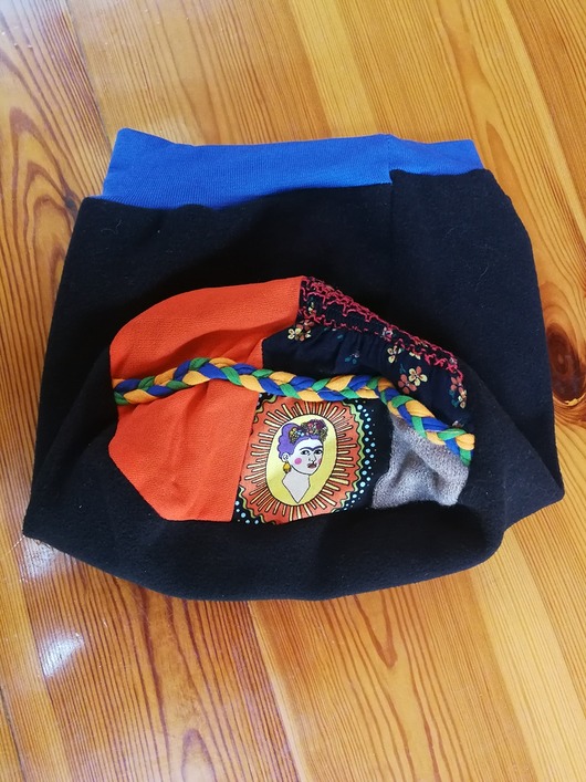 czapka damska czarna z Frida kahlo ruda klara