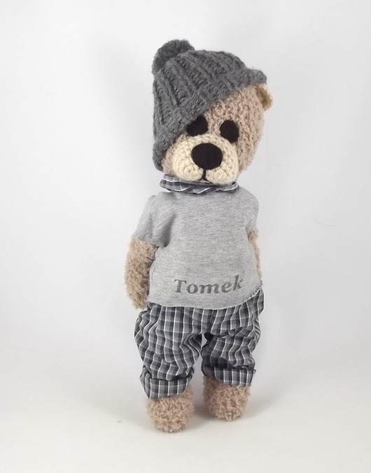 TOMEK - szydełkowy miś, personalizacja wernika
