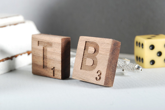 SCRABBLE - drewniane spinki mankietowe w pudełku MOODFORWOOD Studio
