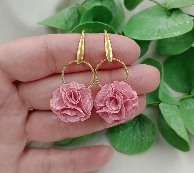 kolczyki chwosty Kolczyki chwosty kwiaty, kolczyki brudny róż, kolczyki dusty rose