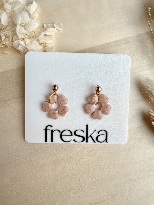 kolczyki z masy plastycznej Kolczyki Kwiatki wiszące marmurki ze złotem LIMITOWANE