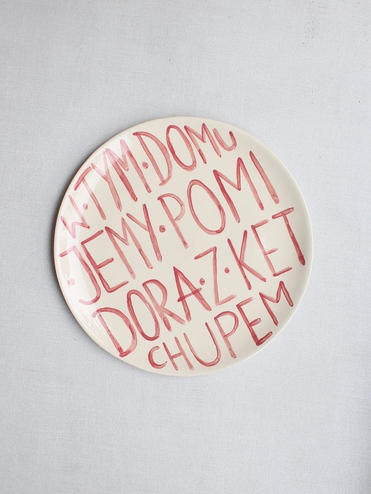 patery i talerze Talerz z napisem pomidor z ketchupem