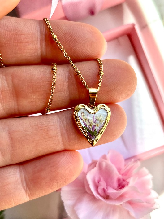 naszyjniki - inne Naszyjnik bukiecik w sercu