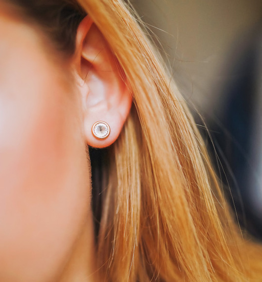 Złote kolczyki z kryształem SWAROVSKI Coccola JEWELLERY