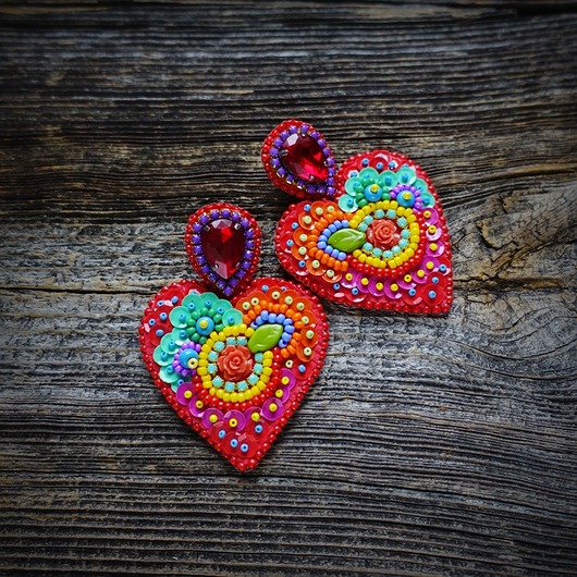 Kolekcja Frida - kolczyki kolorowe serca Mró Soutache