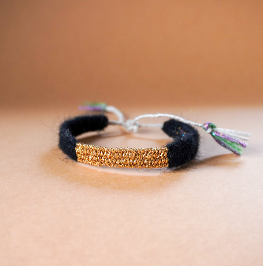bransoletki na sznurku Bransoletka tkana ręcznie z dekoracyjnym haftem, z włóczki