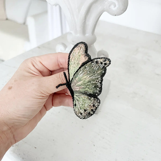 broszki Broszka MOTYL 14  ręcznie haftowana przypinka ćma owady