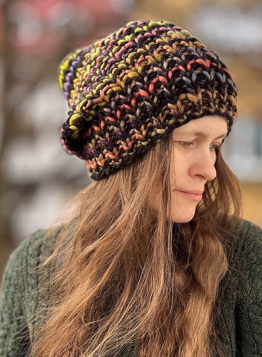 czapki damskie Czapka z merynosa 100% czarny i tęczowy mix