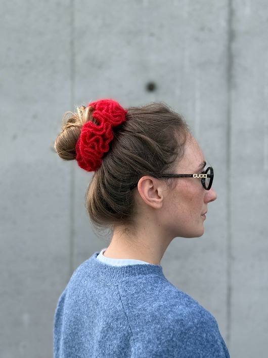 gumki do włosów Vibrant red crochet scrunchie