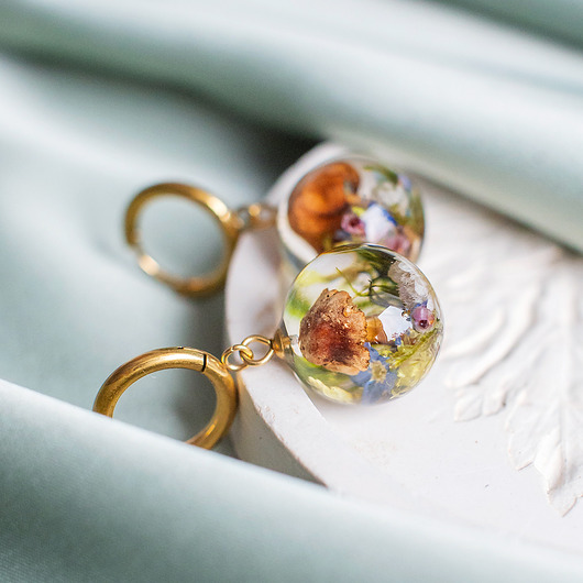 kolczyki z żywicy Kolczyki z leśną kompozycją