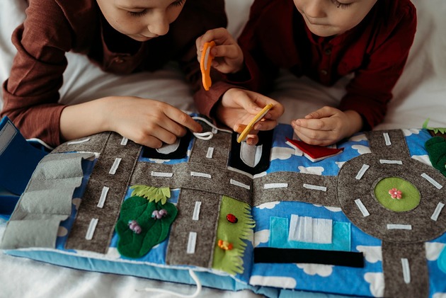 książeczki dla dzieci TimoSimo Książka sensoryczna dla chłopca 3+