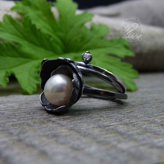 Pearl Bells - Ring Radecka art