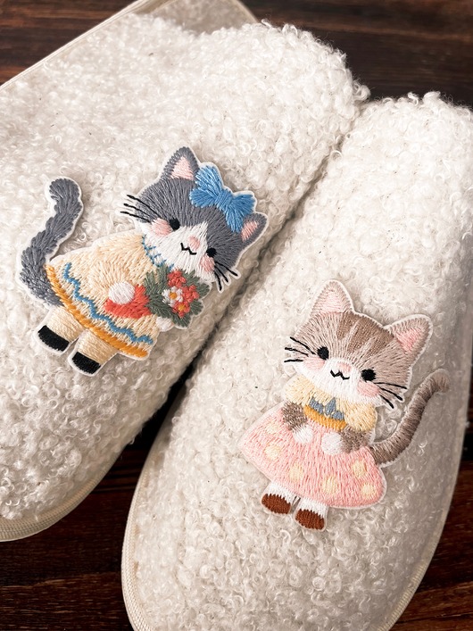kapcie damskie Kapcie dla babci kotek z kwiatami Dzień babci