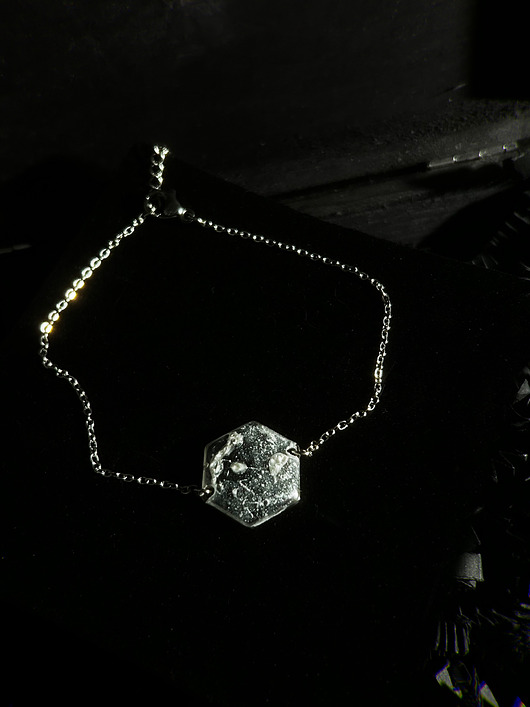 bransoletki z żywicy Noir Galaxy  bransoletka, która nosi w sobie ciemność i blask gwiazd