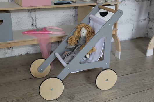 Designerski drewniany wózek dla lalek OlokaGruppe