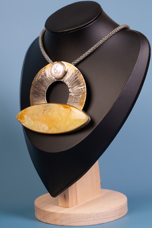 wisiory Duży wisior srebrny z bursztynem bałtyckim i perłą