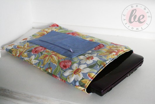 etui na laptopa w tulipany i żonkile be- być i tworzyć