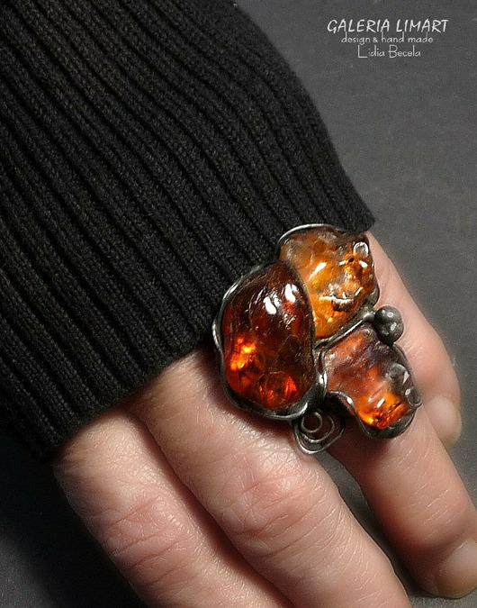 pierścionki - różne Bursztynowy unikat na palcu spektakularny pierścień handmade PREZENT z klasą