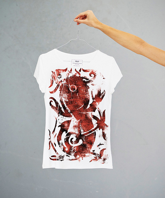 Red scorpio Women's T-shirt SELVA