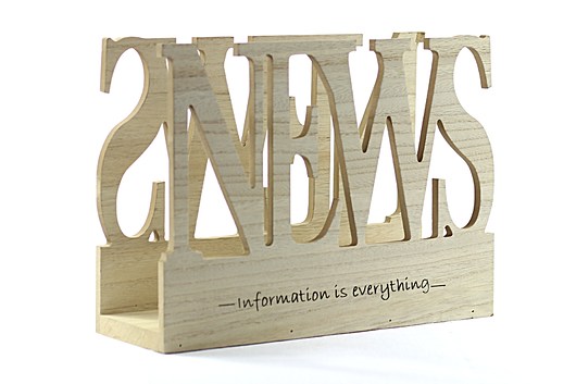 Gazetnik z napisem NEWS information...postarzany amdecor