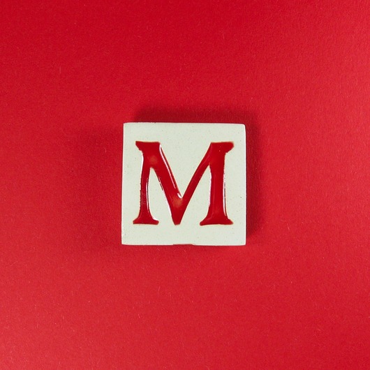 magnesy Ceramiczny magnes, czerwona literka M