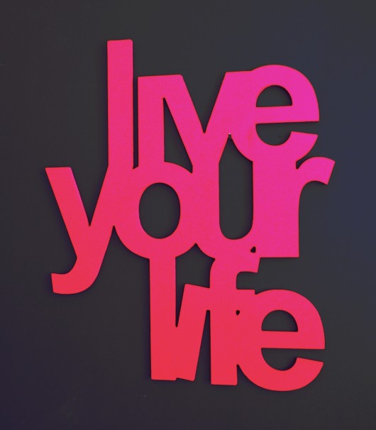 napis LIVE YOUR LIFE Rabose Workshop