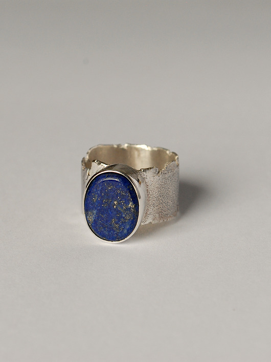 pierścionki srebrne Surowy pierścień z lapis lazuli