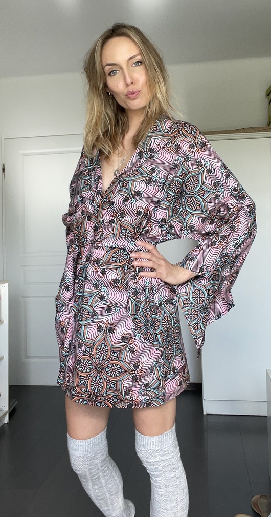 sukienki midi damskie Pudrowy róż kimono Rebel Pink