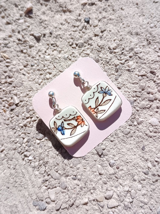 kolczyki ceramiczne Kolczyki ceramiczne w kwiaty