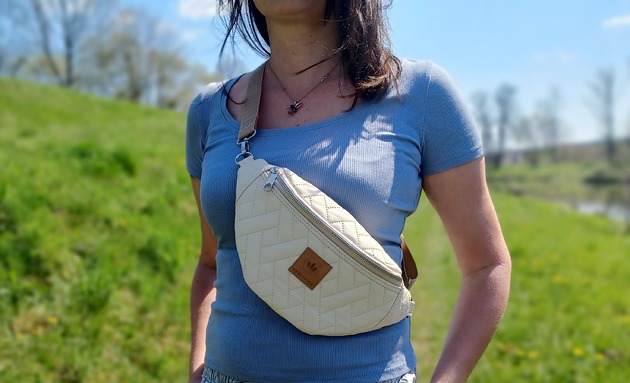 saszetka nerka Nerka damska pikowana Kremowa ekoskóra