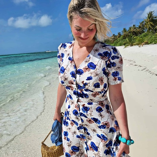 sukienki midi damskie WIskozowa sukienka midi w niebieskie kwiaty