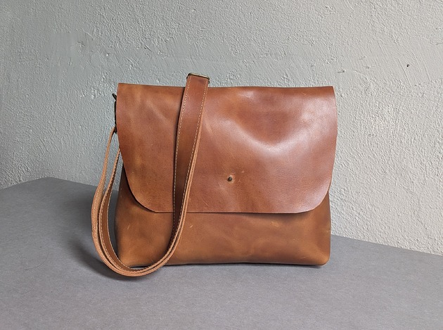 torby na ramię Kamelowa skórzana torba z dużymi kieszeniami