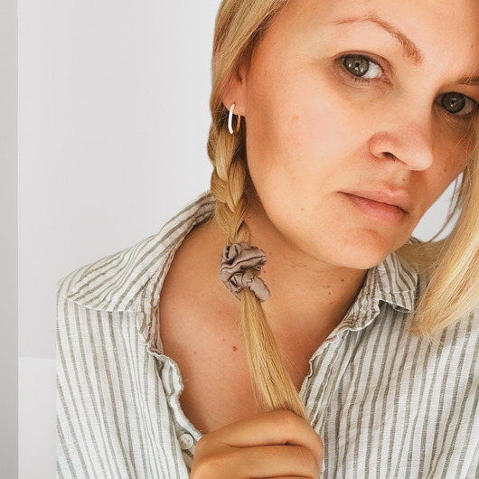 gumki do włosów Jedwabna scrunchie gumka frotka wąska micro taupe