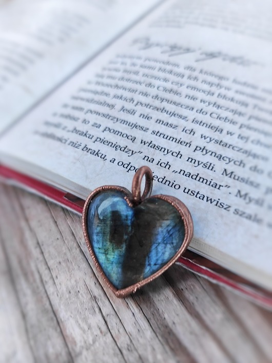 wisiory Wisior miedziany serduszko serce labradoryt III