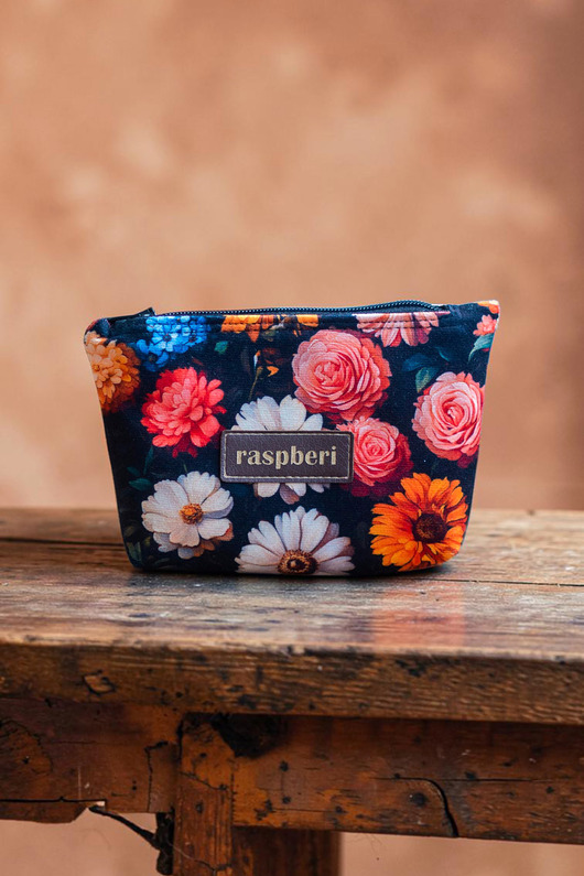 pokrowce i etui - na klucze Etui na klucze z czarnego weluru w kolorowe kwiaty handmade