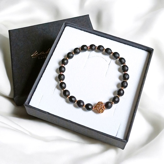 bransoletki z kamieni naturalnych Serce kanciaste : złota lawa, fasetowany onyks mat, hematyt