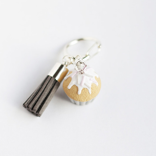 Szara babeczka z lukrem brelok do kluczy Lemon Lovely