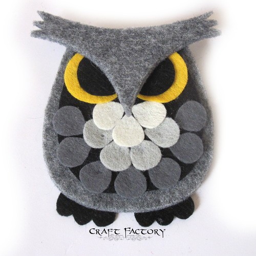 Owlastic Pooh in Grey - broszka Craft Factory