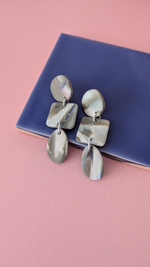 kolczyki z masy plastycznej Kolczyki wiszące szare