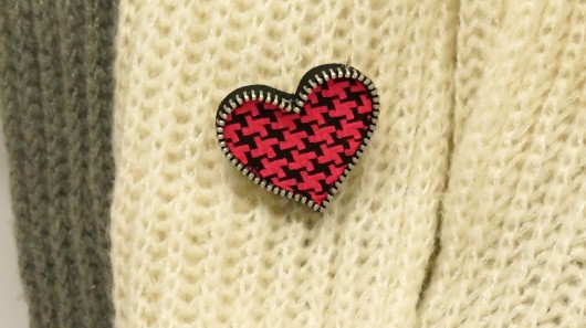 I love U/ Pepitka Fuksja-  broszka brocha Coquet Coquet