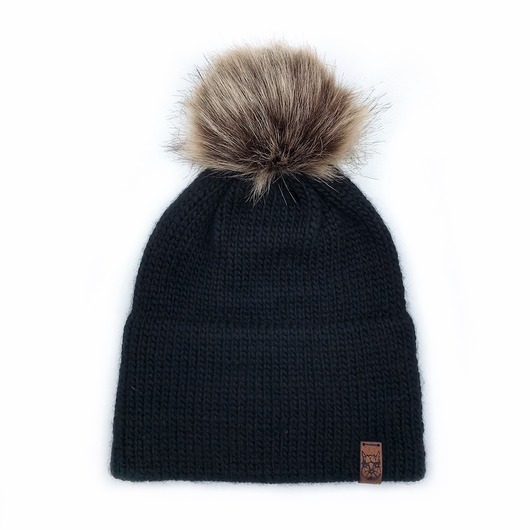 czapki damskie Czarna czapka merino z pomponem merino - zam. indyw.