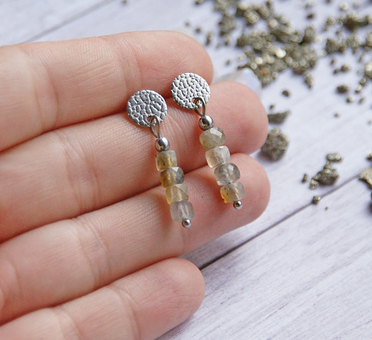 kolczyki z kamieniami Kolczyki labradoryt - drobne