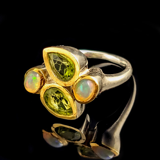 pierścionki złote Pierścionek zaklinacz wiosny- peridoty i opale