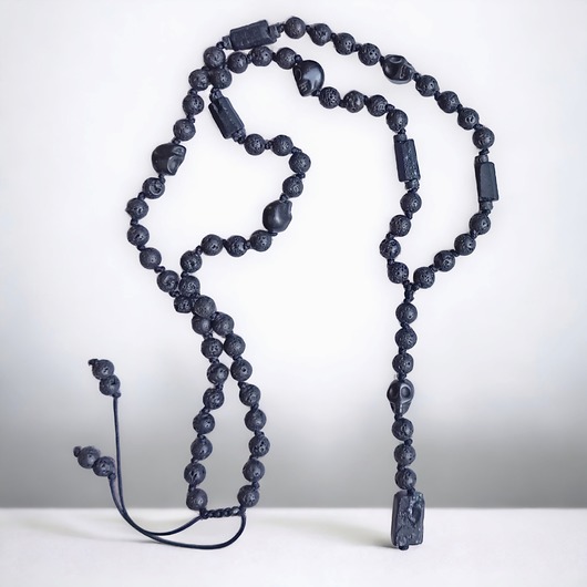biżuteria męska Półdługi naszyjnik z czaszkami : PURE BLACK : turmalin, howlit, lawa